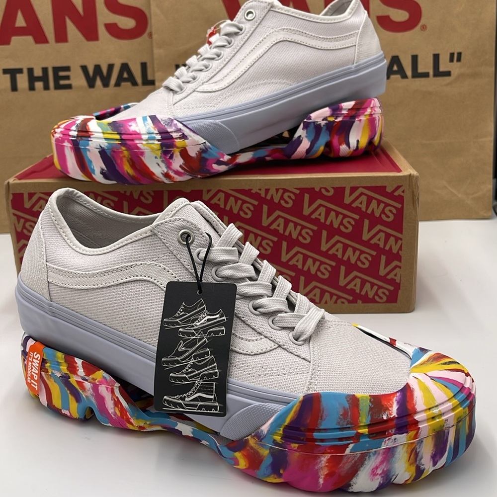 Vans WMNS White Sneakers Colorful Sole Old Skool Tape
Rainbow Swirl Nimbus Cloud - Picture 10 of 17